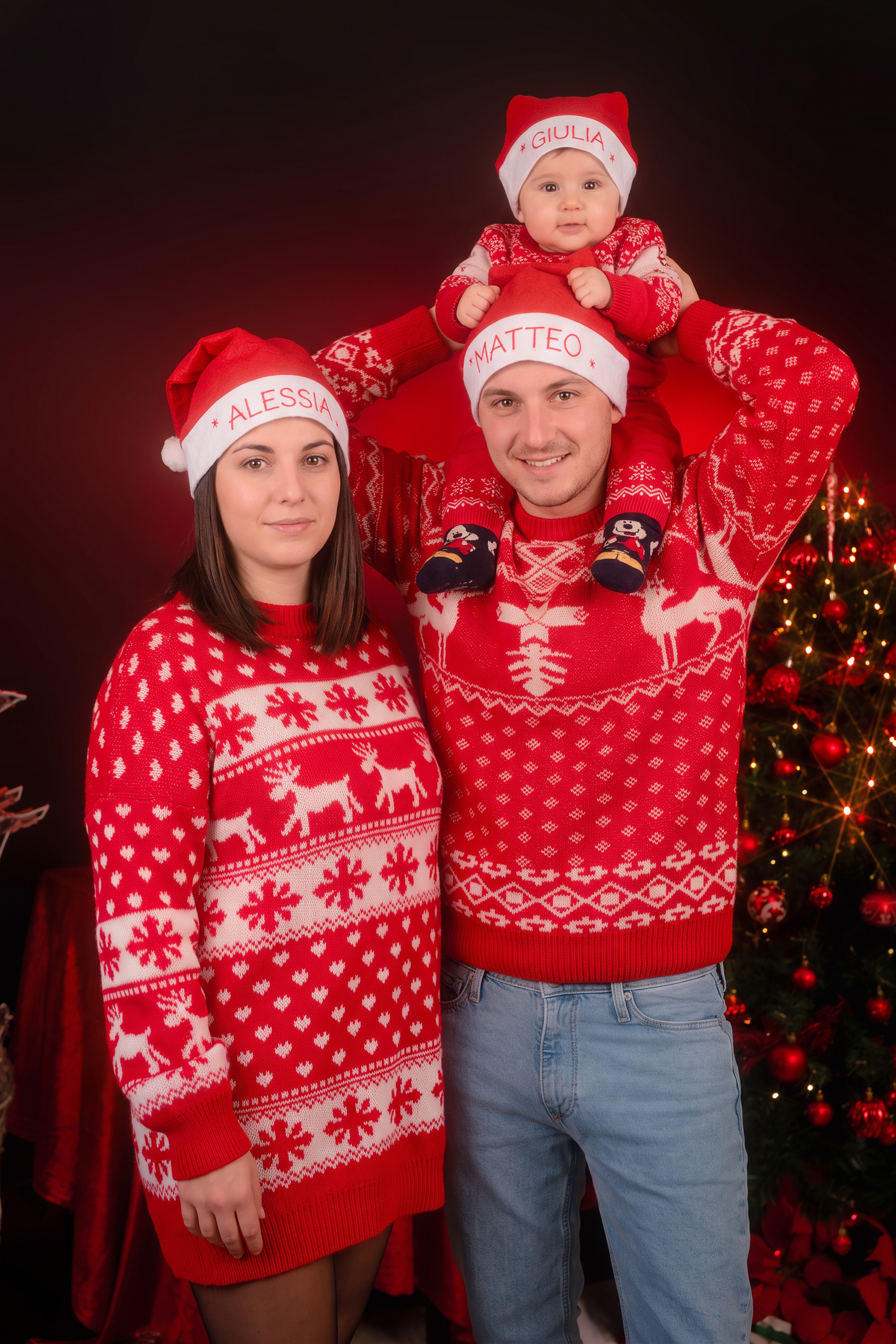 Famiglia in maglione natalizio con berretti personalizzati, ritratto di Rossella Ilacqua